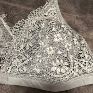 Victoria's Secret Intimates & Sleepwear - Victoria’s Secret XL Light Grey Lace Bralette Victoria's Secret Intimates & Sleepwear - Victoria’s Secret XL Light Grey Lace Bralette